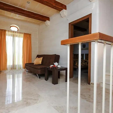 Villa Carini Għarb
