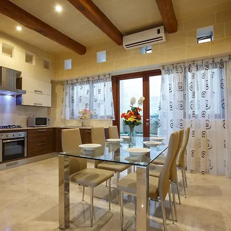 Villa Carini Għarb