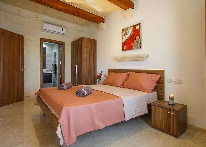 Carini Villa Gharb (Gozo)